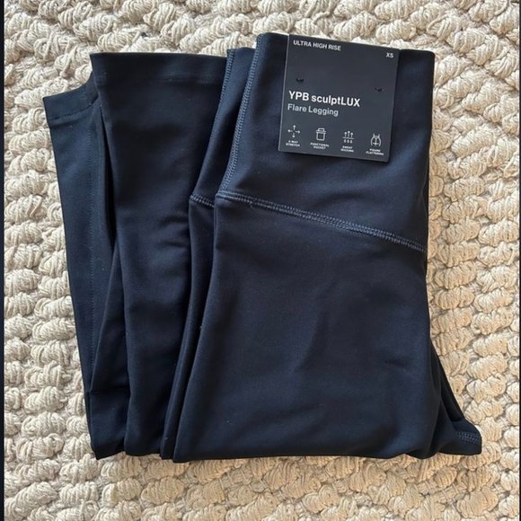 *NEW WITH TAGS* Abercrombie Flare Leggings with Slit Hem - Picture 2 of 2